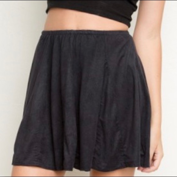 Brandy Melville Sanny faux suede skater skirt - Picture 2 of 3